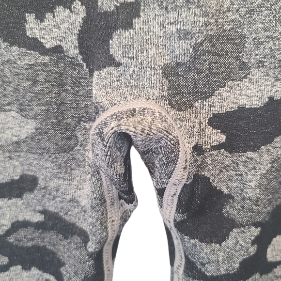 Gymshark Camo Seamless Leggings Mid Rise Gray Black Stretch Women Size Medium - Picture 5 of 7